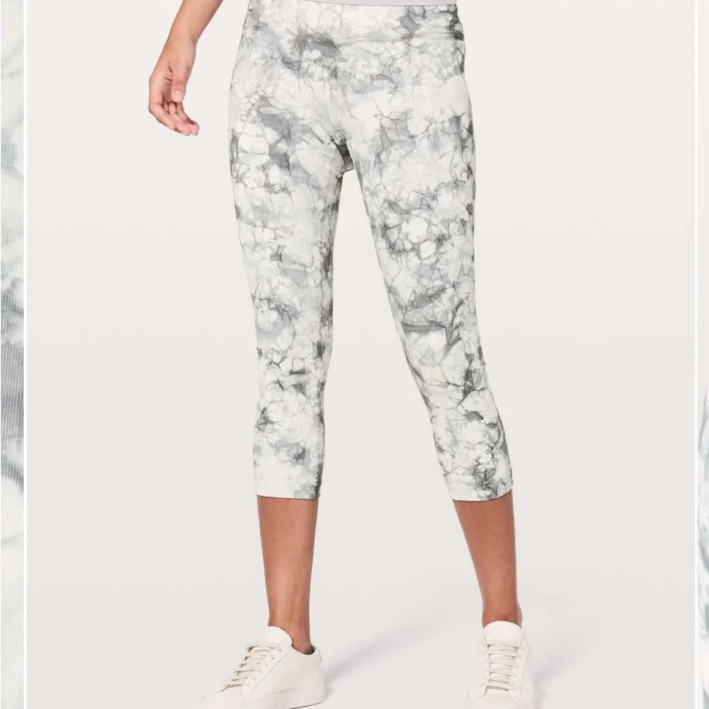 Lululemon wunder under under high rise crop 21” full on luxtreme dual shibori - Picture 2 of 9